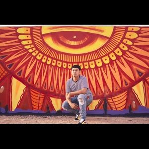 Meet your Posher, Efren